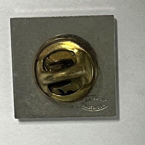 VTG Care Flight Helicopter Medical Ambulance Air Airbus Lapel Hat Bag Pin - Picture 4 of 9